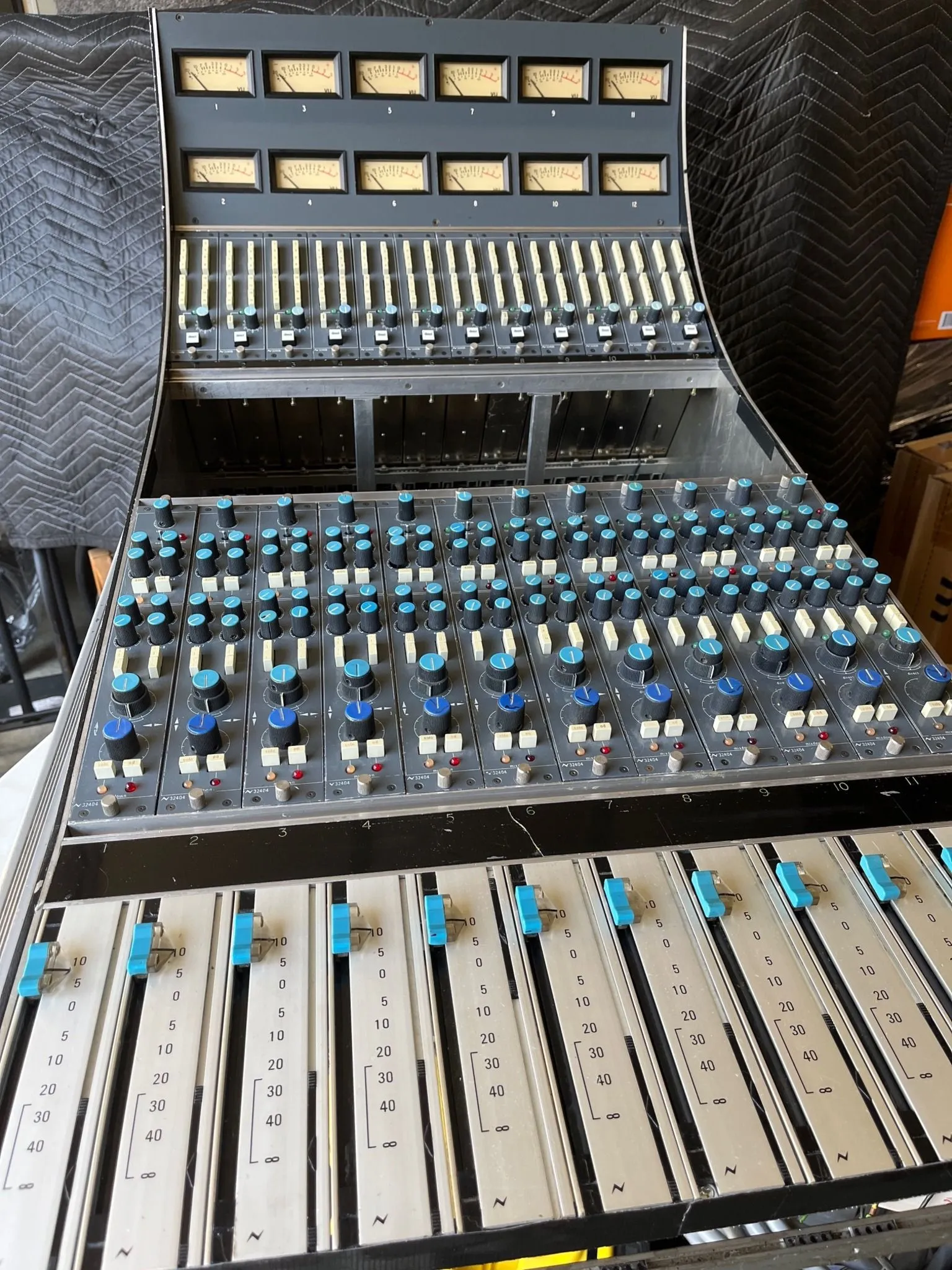8058 12 Channel Bucket